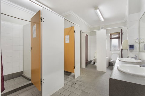 The Emperors Crown Hostel - Accommodation Port Hedland 25
