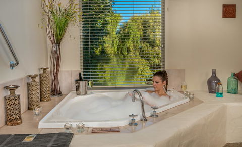Chimes Spa Retreat - Accommodation Port Hedland 15