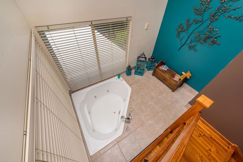 Chimes Spa Retreat - Accommodation Port Hedland 11