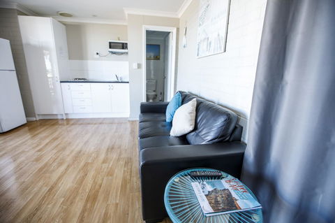 Shark Bay Seafront Apartments - Accommodation Port Hedland 30