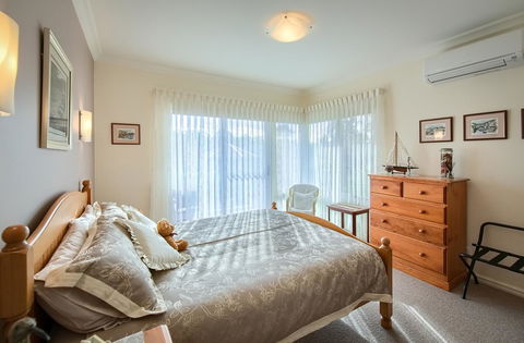 Glenelg On King Bed & Breakfast - Accommodation Port Hedland 1