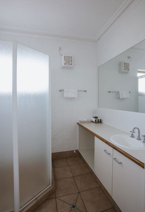 Canal Rocks Beachfront Apartments - Accommodation Port Hedland 6