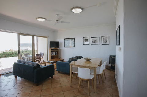 Canal Rocks Beachfront Apartments - Accommodation Port Hedland 8