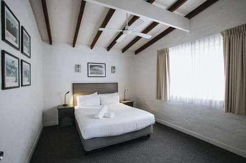 Canal Rocks Beachfront Apartments - Accommodation Port Hedland 3