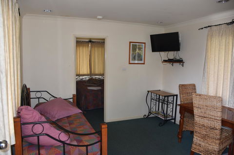 Mount Barker Valley Views Motel & Chalets, Western Australia - Accommodation Port Hedland 36