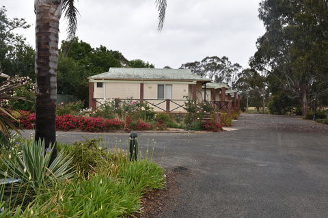 Mount Barker Valley Views Motel & Chalets, Western Australia - Accommodation Port Hedland 32