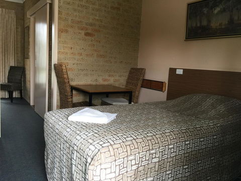 Mount Barker Valley Views Motel & Chalets, Western Australia - Accommodation Port Hedland 8