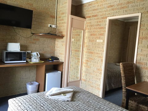 Mount Barker Valley Views Motel & Chalets, Western Australia - Accommodation Port Hedland 7