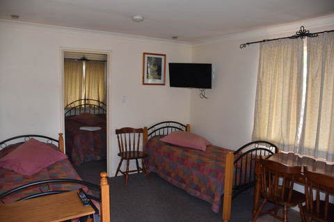 Mount Barker Valley Views Motel & Chalets, Western Australia - Accommodation Port Hedland 39