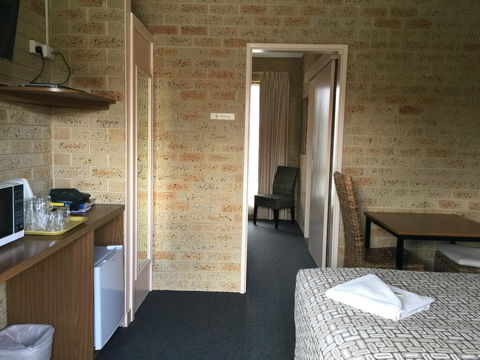 Mount Barker Valley Views Motel & Chalets, Western Australia - Accommodation Port Hedland 9