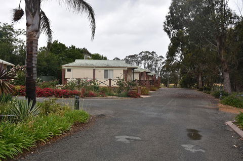 Mount Barker Valley Views Motel & Chalets, Western Australia - Accommodation Port Hedland 33