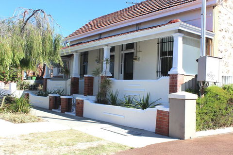 Captain\'s Heritage Cottage - Central Fremantle 2 Bedroom Historic Cottage - Accommodation Port Hedland 0
