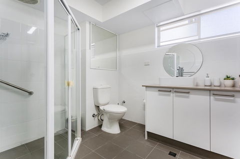 Laman Lodge, Unit 2, 15 Laman Street - Accommodation Port Hedland 11