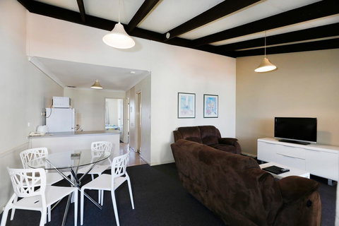 West Beach Lagoon 123 - Location & Views!!! - Accommodation Port Hedland 8