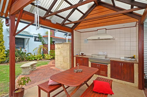 Dolphin Lodge Albany - Self Contained Apartments At Middleton Beach - Accommodation Port Hedland 18