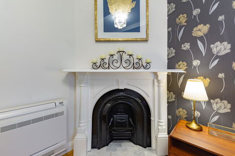 Heritage Townhouse Near Harbour Bridge - Accommodation Port Hedland 8