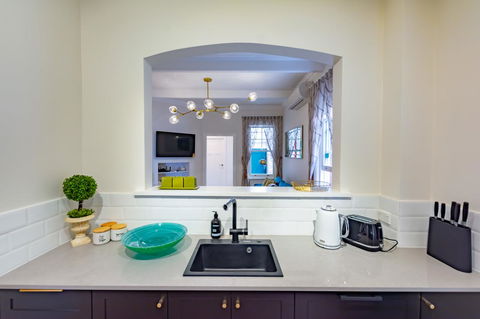 Heritage Townhouse Near Harbour Bridge - Accommodation Port Hedland 13