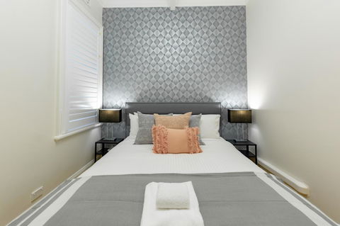 Heritage Townhouse Near Harbour Bridge - Accommodation Port Hedland 11