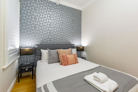Heritage Townhouse Near Harbour Bridge - Accommodation Port Hedland 27
