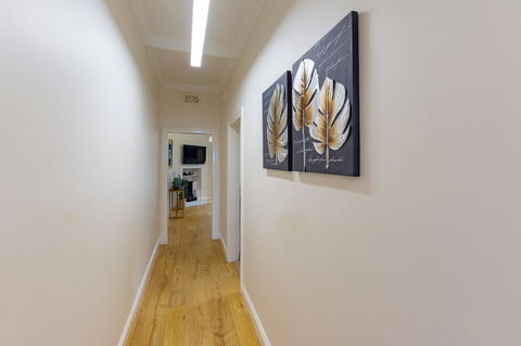 Heritage Townhouse Near Harbour Bridge - Accommodation Port Hedland 12