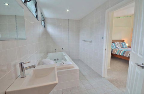Crescent Head Spa Villa - Accommodation Port Hedland 14