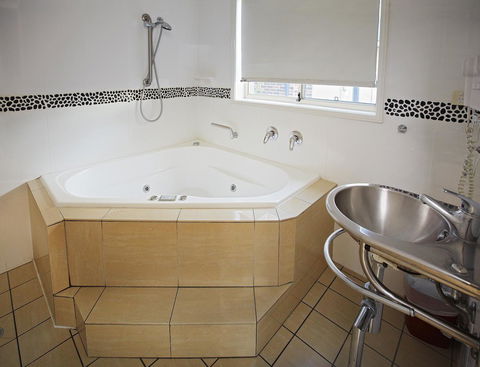 Jesmond Executive Villas - Accommodation Port Hedland 30