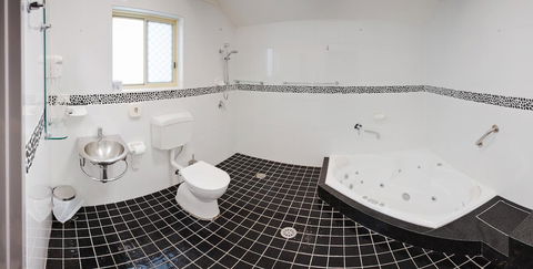 Jesmond Executive Villas - Accommodation Port Hedland 25
