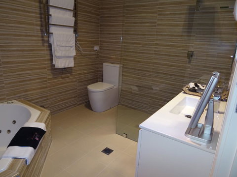 Romanz In The Valley (Luxury B&B) - Accommodation Port Hedland 9