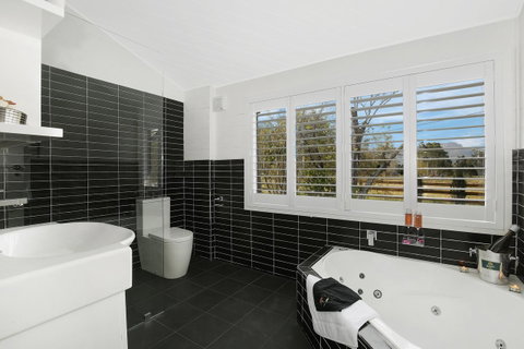 Romanz In The Valley (Luxury B&B) - Accommodation Port Hedland 13