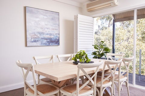 Bright And Spacious Family Home With Leafy Deck - Accommodation Port Hedland 22