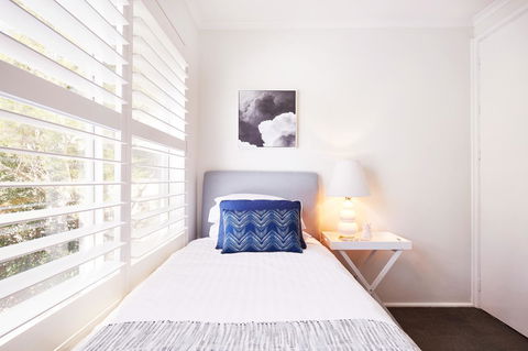 Bright And Spacious Family Home With Leafy Deck - Accommodation Port Hedland 25