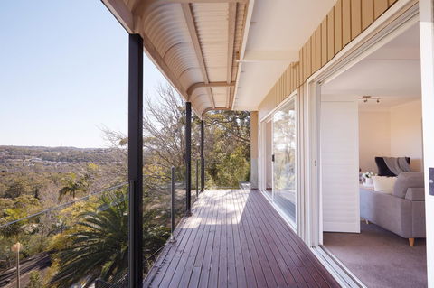 Bright And Spacious Family Home With Leafy Deck - Accommodation Port Hedland 23