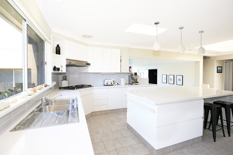 Neptune I Absolute Beachfront I Stunning Views - Accommodation Port Hedland 8