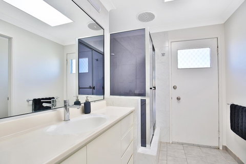 Neptune I Absolute Beachfront I Stunning Views - Accommodation Port Hedland 19
