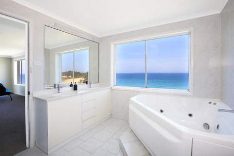 Neptune I Absolute Beachfront I Stunning Views - Accommodation Port Hedland 18