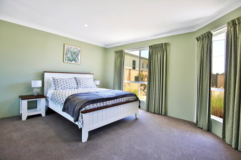 Neptune I Absolute Beachfront I Stunning Views - Accommodation Port Hedland 15