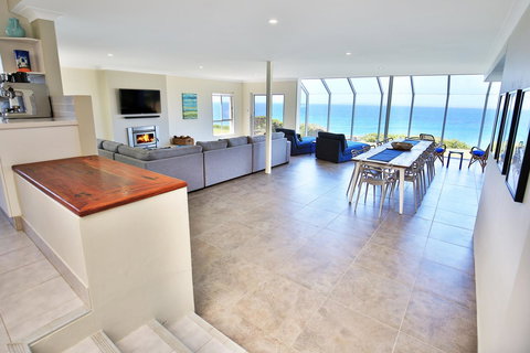 Neptune I Absolute Beachfront I Stunning Views - Accommodation Port Hedland 2
