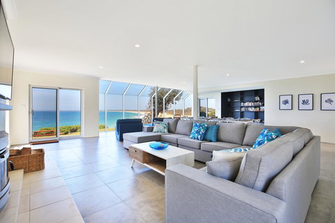 Neptune I Absolute Beachfront I Stunning Views - Accommodation Port Hedland 0