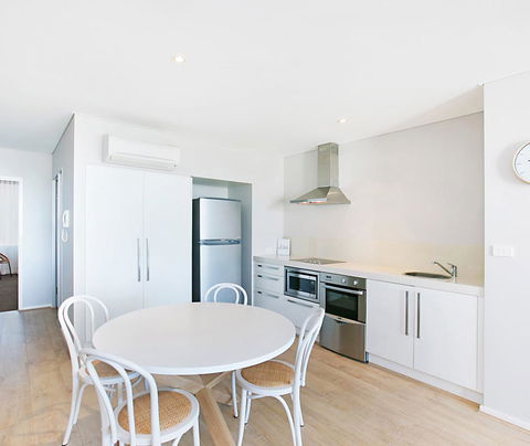 Oaks Nelson Bay Lure Suites - Accommodation Port Hedland 1