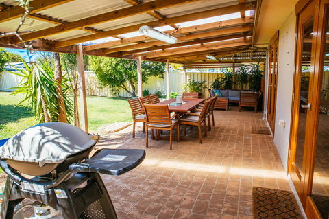 Sunbaker Pet Friendly Awards Finalist 4 Mins Walk To Culburra Beach - Accommodation Port Hedland 0