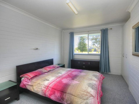 45 Wharf Street - Whole House - Accommodation Port Hedland 12
