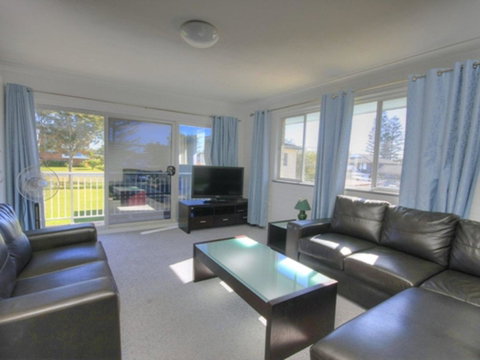 45 Wharf Street - Whole House - Accommodation Port Hedland 0