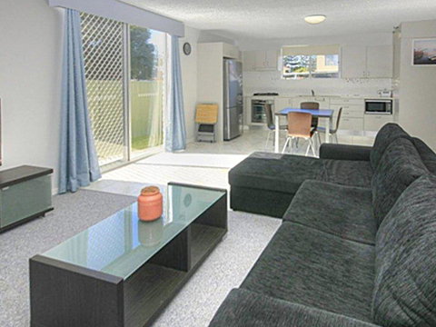 45 Wharf Street - Whole House - Accommodation Port Hedland 2
