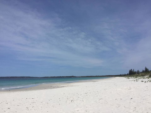 Hayes Beach House I Award Winner I 4 Mins To Beach - Accommodation Port Hedland 20