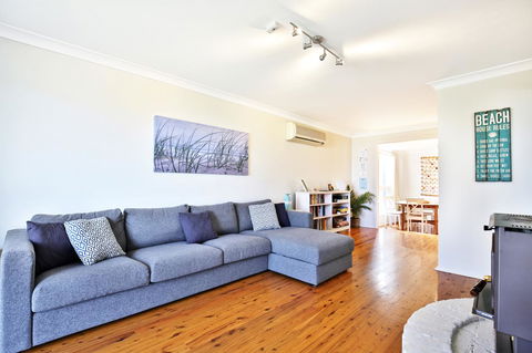 Hayes Beach House I Award Winner I 4 Mins To Beach - Accommodation Port Hedland 9