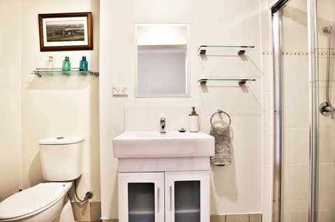 Hayes Beach House I Award Winner I 4 Mins To Beach - Accommodation Port Hedland 14