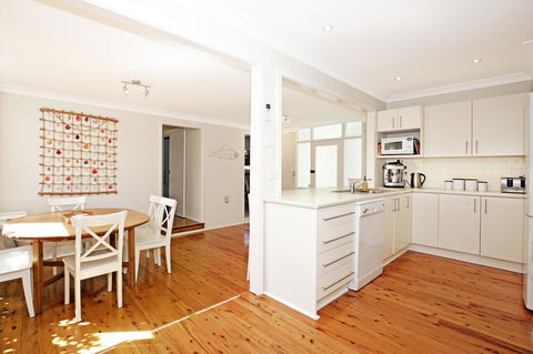 Hayes Beach House I Award Winner I 4 Mins To Beach - Accommodation Port Hedland 5