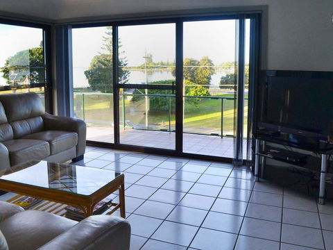 Oxley 8 At Tuncurry - Accommodation Port Hedland 5