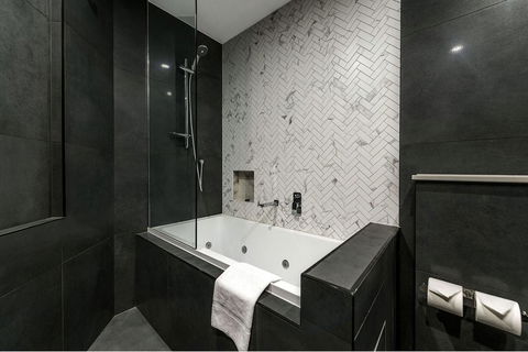Holiday Inn & Suites - Parramatta Marsden Street, An IHG Hotel - Accommodation Port Hedland 6