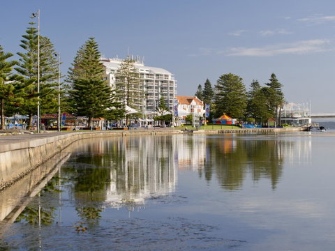 Oaks The Entrance Waterfront Suites - Accommodation Port Hedland 4